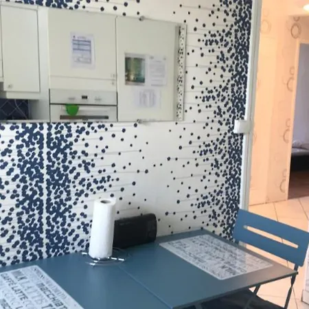 Au Centre-ville De - Fr-1-877-14 * بيسكاروس
